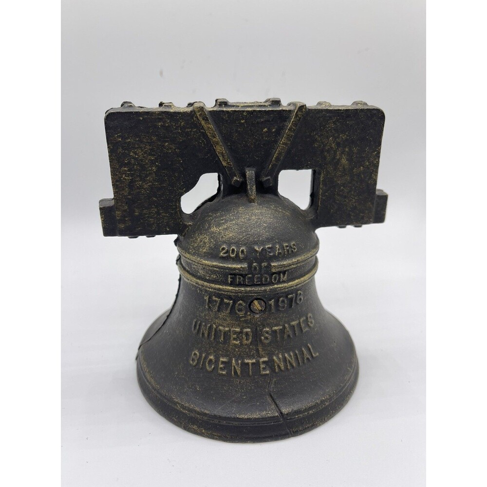 Sperry New Holland Farm Tractor 1976 Belleville Foundry Cast Liberty Bell Bank